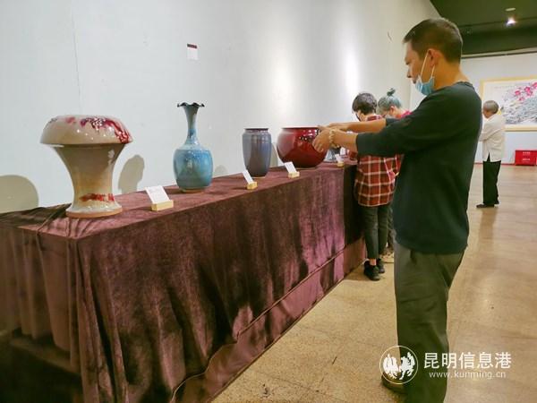 市民現(xiàn)場參觀，