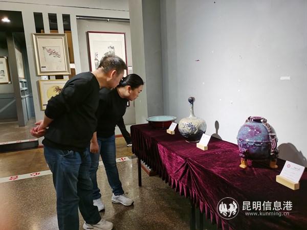 市民現(xiàn)場參觀