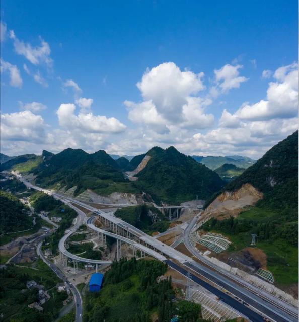 宜畢高速 威信至鎮(zhèn)雄段