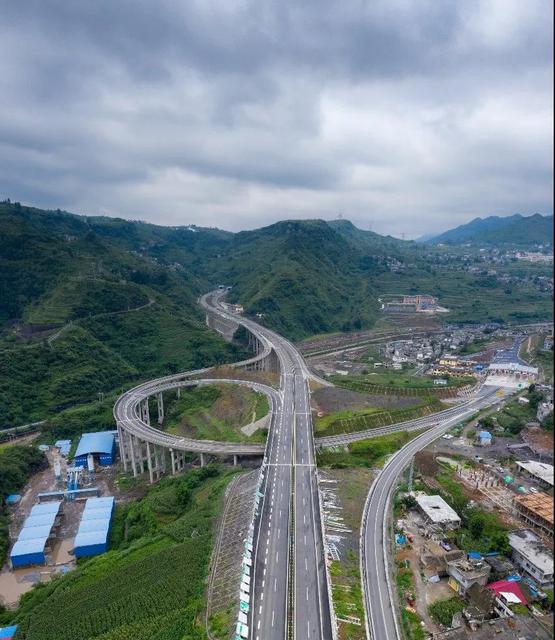 宜畢高速 威信至鎮(zhèn)雄段