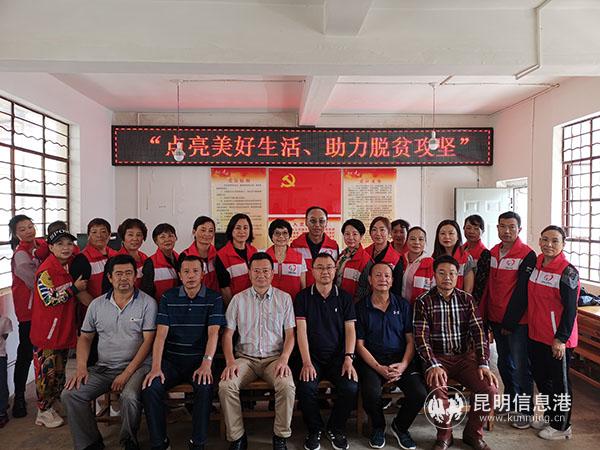 捐贈(zèng)儀式現(xiàn)場(chǎng) 陳思伊攝 捐贈(zèng)儀式現(xiàn)場(chǎng) 陳思伊攝