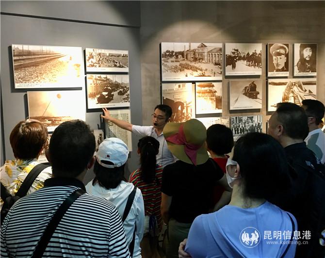 觀看西安事變史實陳列展 觀看西安事變史實陳列展