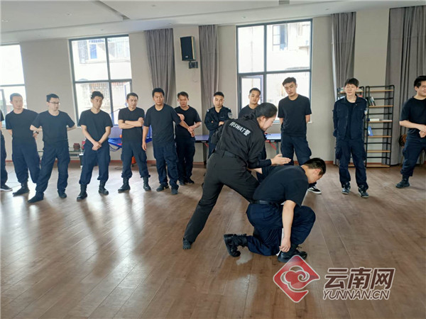 云南90后女警李淑嫻實(shí)力出圈 榮膺部級(jí)“標(biāo)兵個(gè)人”1.jpg