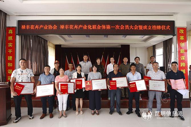 理事會(huì)成員接牌--（圖片攝影：陳昱州、韓億國(guó)）