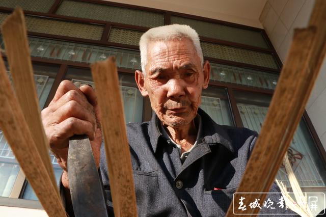 施甸姚關:篾編串起小街悠悠歲月 (8).JPG