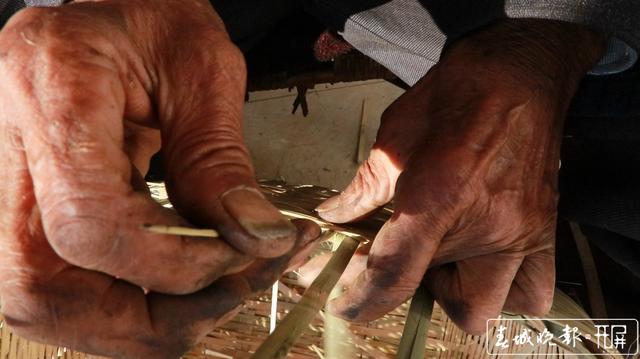 施甸姚關:篾編串起小街悠悠歲月 (12).jpg