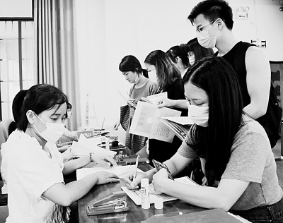 競(jìng)爭(zhēng)激烈與結(jié)構(gòu)性缺員并存——中小學(xué)師資隊(duì)伍建設(shè)的冷與熱 競(jìng)爭(zhēng)激烈與結(jié)構(gòu)性缺員并存——中小學(xué)師資隊(duì)伍建設(shè)的冷與熱