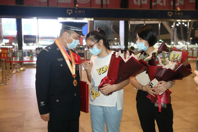 李忠建：沖鋒在前，守護戰(zhàn)“疫”生命線｜鐵路抗疫英雄譜之二