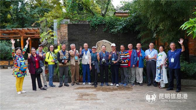 1 彩龍網(wǎng)友合影