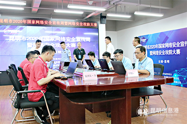 比賽現(xiàn)場(chǎng)兩支隊(duì)伍正在進(jìn)行攻防較量