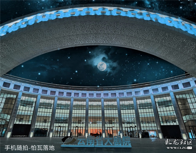 22夜幕下的省大劇院