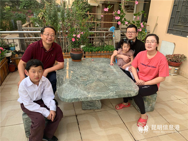 段鋼副校長在黨員干部家中開展廉政家訪