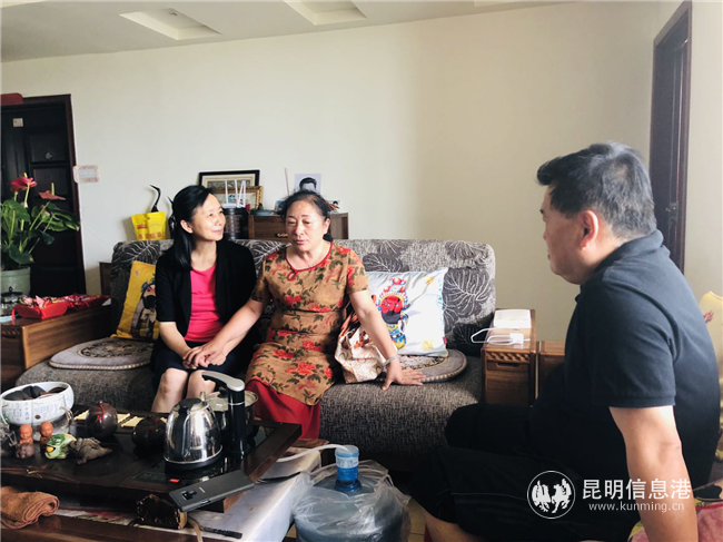 李若青副校長在黨員干部家中開展廉政家訪