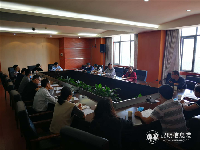 李若青副校長召集教務處黨支部成員和其他相關人員召開政治建設和黨風廉政建設教育專題會