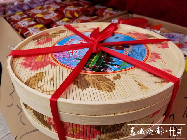 加上有創(chuàng)意的外盒，月餅價(jià)格幾乎翻倍7 (2).jpg