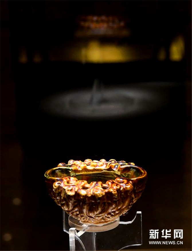 10這是6月19日在河南省鞏義市博物館拍攝的“三彩杯”。新華社記者 李安 攝