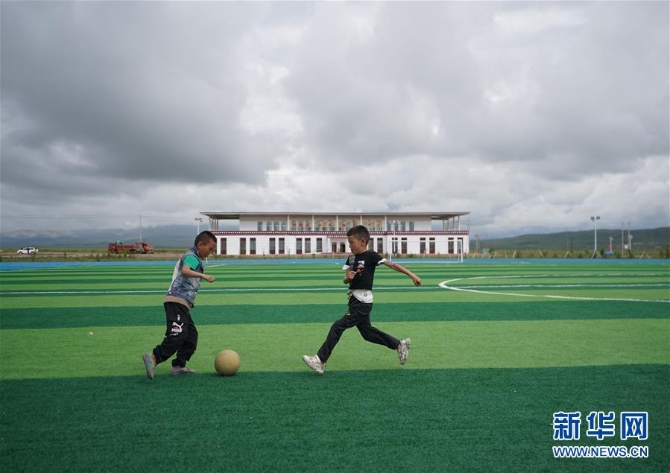 (新華全媒頭條·走向我們的小康生活·決戰(zhàn)決勝脫貧攻堅·圖文互動)(10)高原上綻放的光芒——來自青海攻克深度貧困堡壘的故事