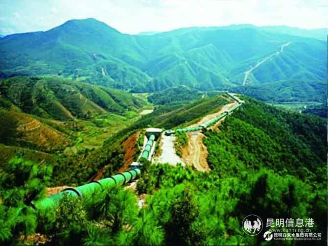位于崇山峻嶺間的原水輸水管線 位于崇山峻嶺間的原水輸水管線