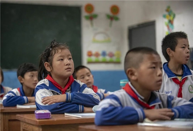 獨龍江小學(xué)的孩子們在上課（2019年9月1日攝） 。新華社記者 江文耀 攝