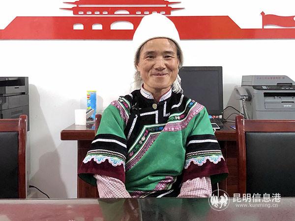 圖片2 嘎他村村民小組村民吳秀蓮 記者譚石艷 攝