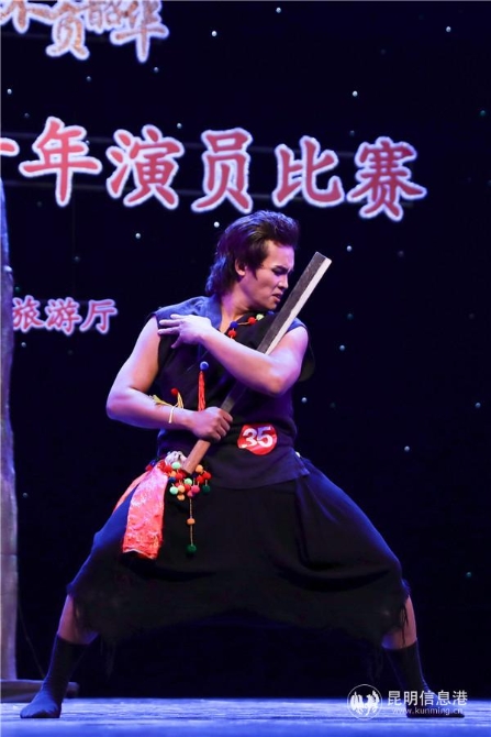 舞蹈類-張志董（獨(dú)舞《景頗·祭》（原創(chuàng)）），攝影：黃菊