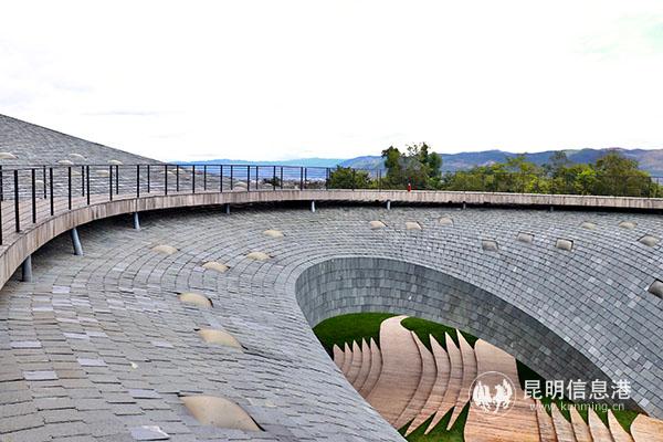 屋面觀景平臺(tái) 記者張玉玲攝 屋面觀景平臺(tái) 記者張玉玲攝