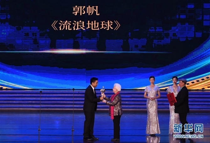 第35屆大眾電影百花獎(jiǎng)揭曉 (9)第35屆大眾電影百花獎(jiǎng)?lì)C獎(jiǎng)典禮舉行