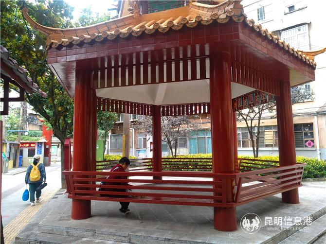 用郵政廳改造的八角亭，漂亮實(shí)用。記者江楓攝