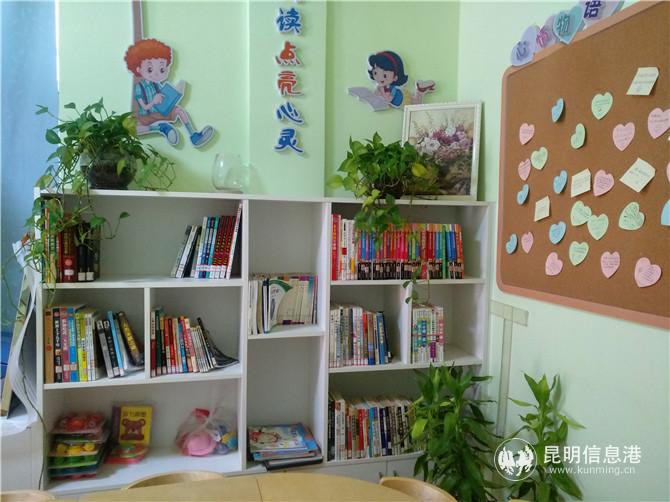 永興路社區(qū)的一角：閱讀點(diǎn)亮心靈。記者江楓攝