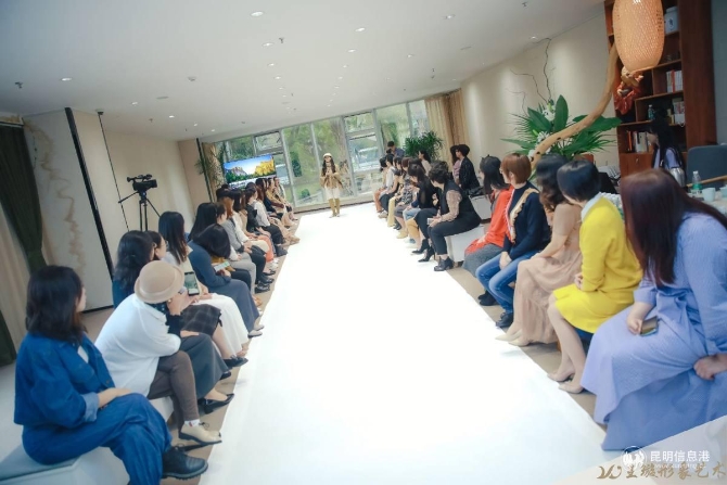 昆明市黨外知識分子聯(lián)誼會舉行新時期女性形象美學(xué)展示交流活動2