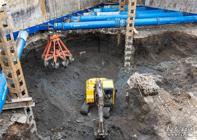 3剛挖下一層的基坑