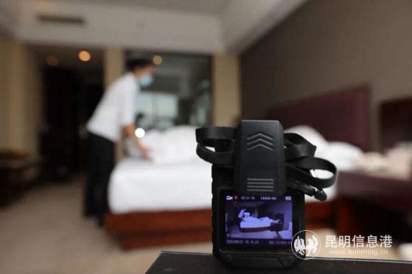 記錄儀拍攝客房清潔過程 記錄儀拍攝客房清潔過程