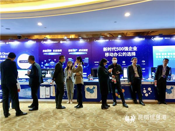 峰會外場設(shè)有豐富的產(chǎn)品展示及體驗區(qū)域