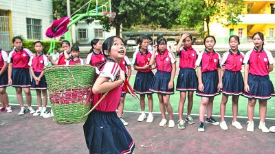 “花式”課間操走俏給學校體育帶來哪些思考 “花式”課間操走俏給學校體育帶來哪些思考