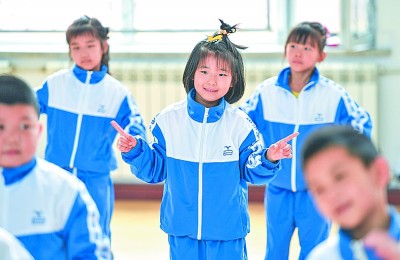 “花式”課間操走俏給學校體育帶來哪些思考 “花式”課間操走俏給學校體育帶來哪些思考