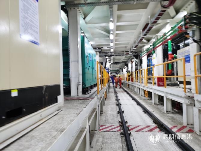 ”云嶺號“擺在7號施工支洞內(nèi) 