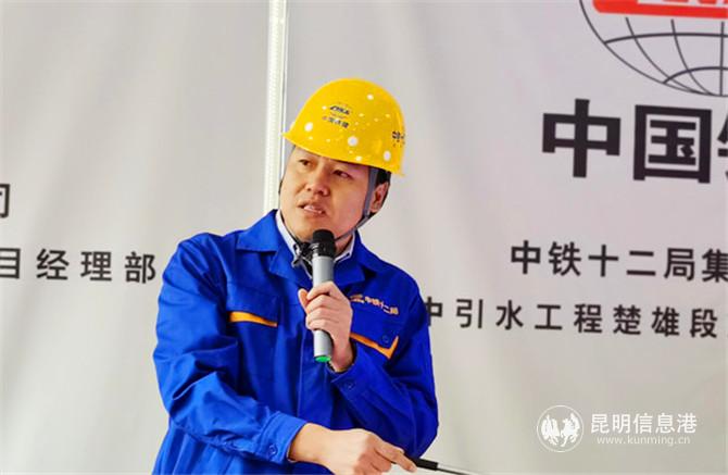 介紹項(xiàng)目情況 記者李麗朱攝 介紹項(xiàng)目情況 記者李麗朱攝