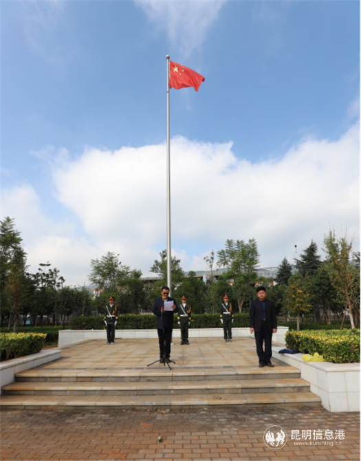 學(xué)校黨總支書記商家上題為“愛國主義在我心中”的思政課 許雁祥攝