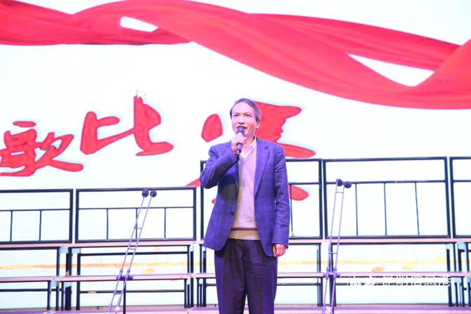 陳佳綿校長(zhǎng)深情演唱《紅星照我去戰(zhàn)斗》 許雁祥 楊錄杏 攝