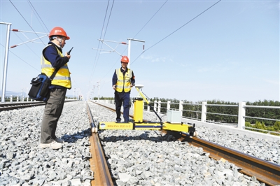 中國(guó)高鐵跑得這么穩(wěn) 竟和天上的北斗衛(wèi)星有關(guān)