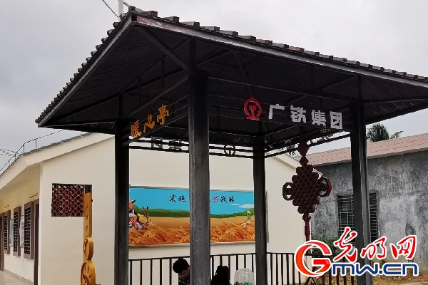 【發(fā)現(xiàn)最美鐵路】從“輸血”到“造血” 鐵路助卜效村脫貧攻堅換新顏