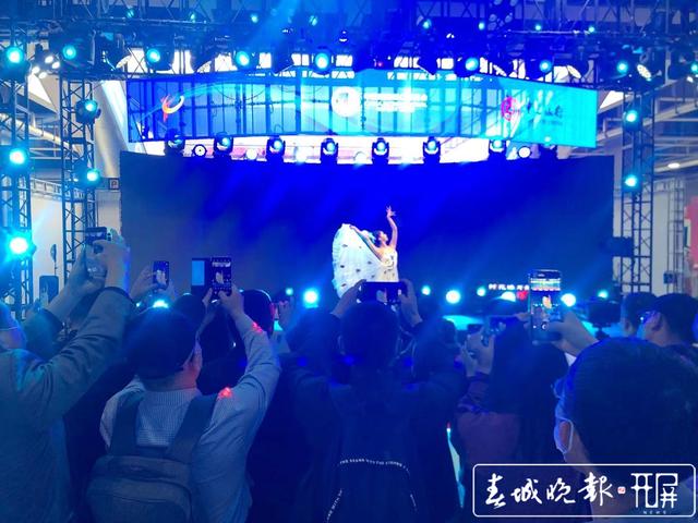 動(dòng)靜結(jié)合放大“溢出效應(yīng)” ！進(jìn)博會(huì)上，有個(gè)舞臺(tái)叫“云南”…