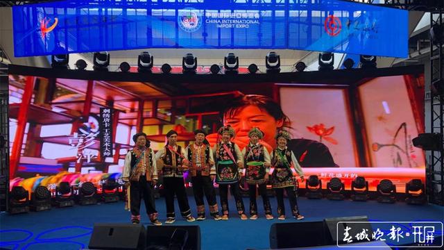 動(dòng)靜結(jié)合放大“溢出效應(yīng)” ！進(jìn)博會(huì)上，有個(gè)舞臺(tái)叫“云南”…