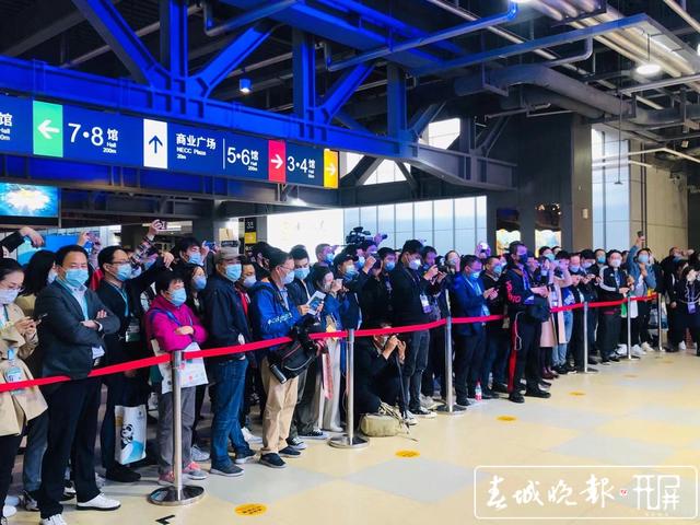 動(dòng)靜結(jié)合放大“溢出效應(yīng)” ！進(jìn)博會(huì)上，有個(gè)舞臺(tái)叫“云南”…