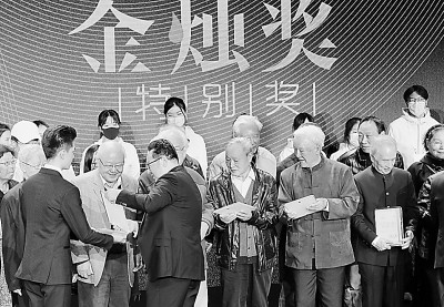 “中國(guó)特色”“高質(zhì)量”“傳承與創(chuàng)新”——中國(guó)電影教育要開(kāi)啟三種新思路 “中國(guó)特色”“高質(zhì)量”“傳承與創(chuàng)新”——中國(guó)電影教育要開(kāi)啟三種新思路