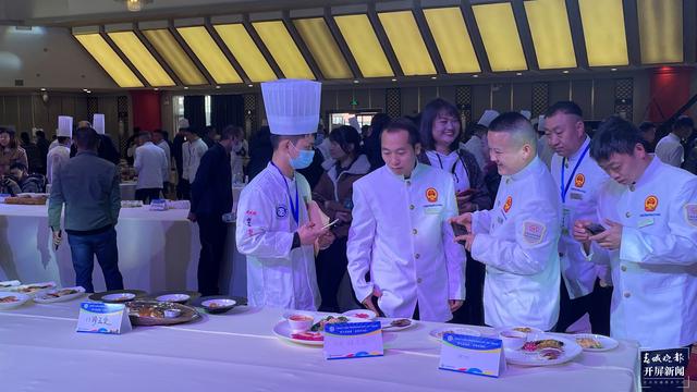 云南省第十七屆職工職業(yè)技能大賽中式烹調(diào)餐廳服務(wù)員技能競(jìng)賽舉行