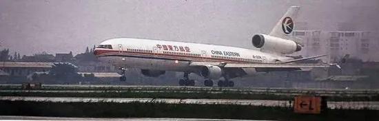 ▲1999年東航派出客機執(zhí)行浦東機場試飛任務(wù)