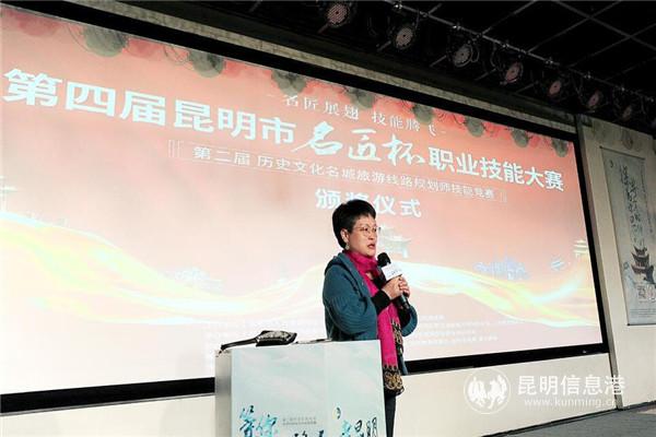 本次競(jìng)賽裁判長(zhǎng)竇志萍教授作競(jìng)賽點(diǎn)評(píng)。供圖