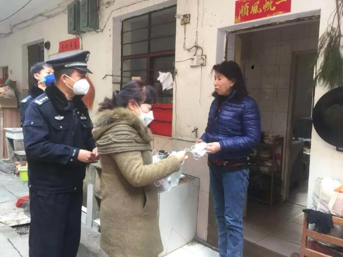 “群眾的小事，就是我們的大事”