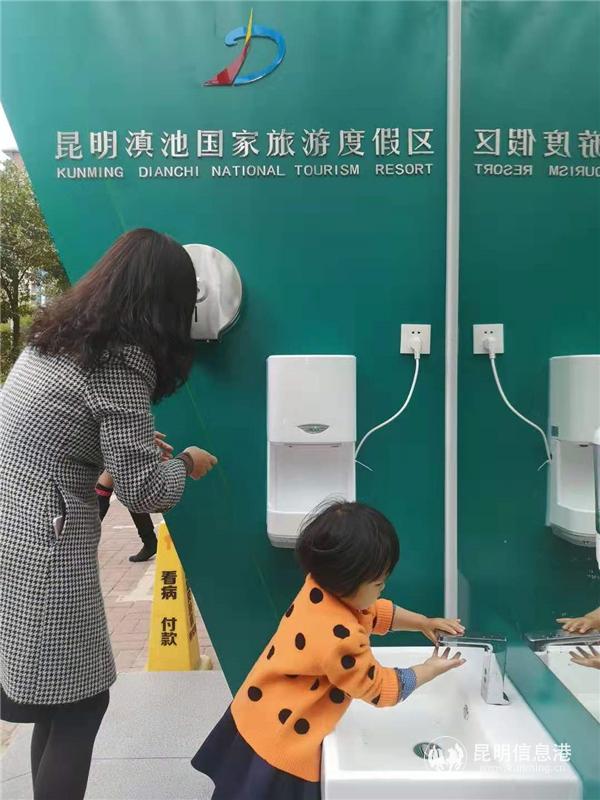 萌娃在洗手 萌娃在洗手